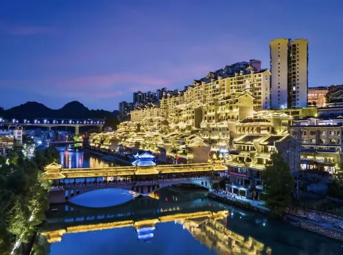 Shanghe Old Street Zhuorui B&B Hotels in Fenghuang