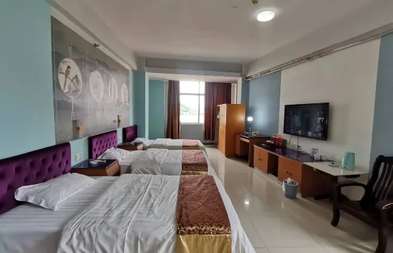 鬱南澎日灣商務賓館（鬱南江濱公園店）