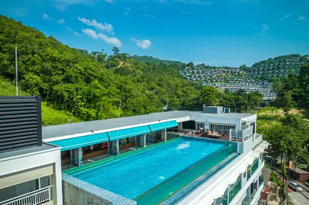 Kana Triple L Hotel Phuket Отели рядом с достопримечательностью «Local Dive Thailand»