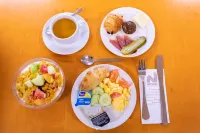 Hotel Aviva - Desayuno