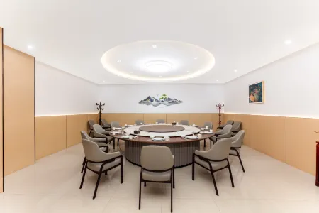 Hohhot Qingcheng Hotel Отели рядом с достопримечательностью «Inner Mongolia University Innovation College (South Campus)»