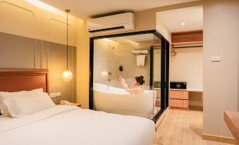 THEE Bangkok by TH District