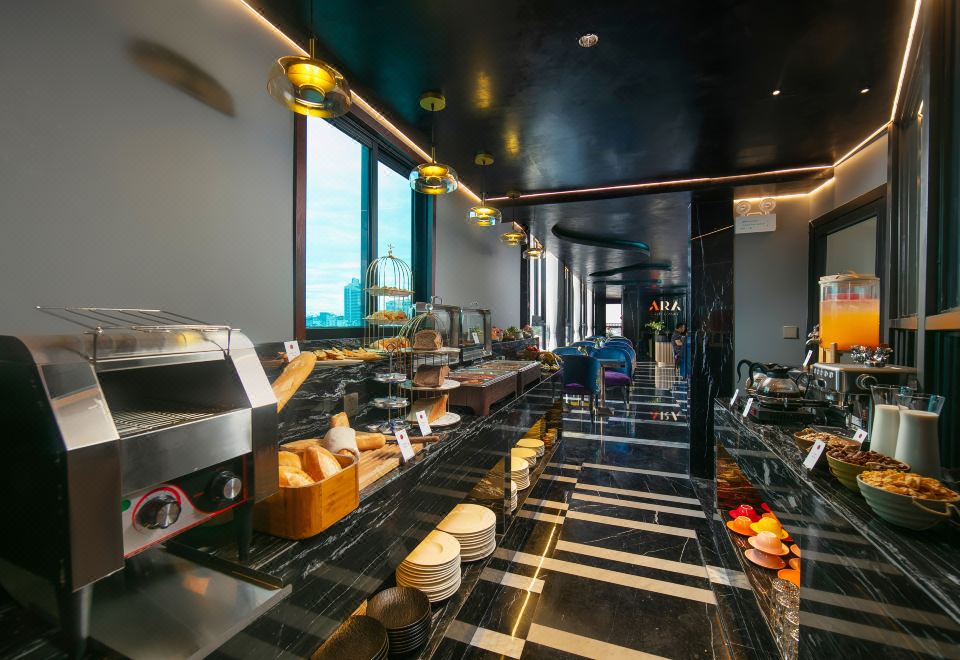 Aurora Central Hotel