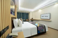 ECHIC Hotel (Guangzhou Baiyun International Airport Terminal) - Mountain view