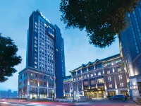 صن رايز أون ذا بوند Hotels near The Stage