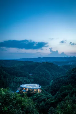 Zizai Pingjiang Wild Luxury Resort