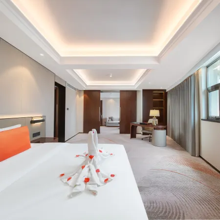 Grand Eton Hotel فنادق في لوجَو