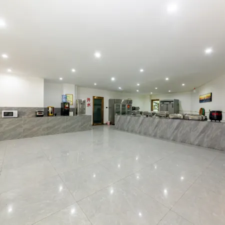 Bangor Lianyi Hotel