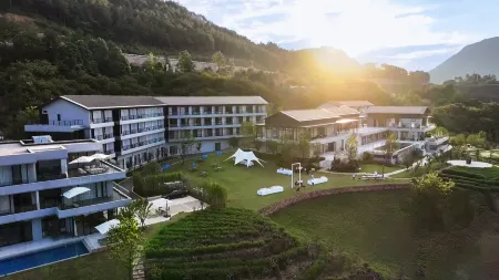 FANZHI LAKESIDE HOTEL