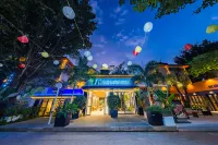 T12 Fuju Leisure Resort Hotel (Xingguang Night Market Branch, Jinghong Gaozhuang, Xishuangbanna)