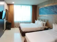 Grand Paragon Hotel Hotels near Glodok