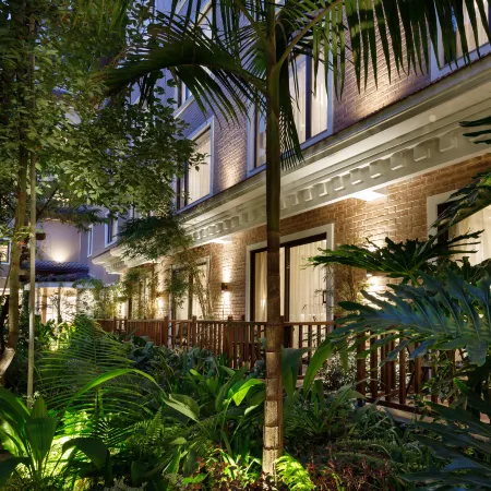 Hotel Thrive, A Tropical Courtyard Отели рядом с достопримечательностью «Площадь Дурбар»