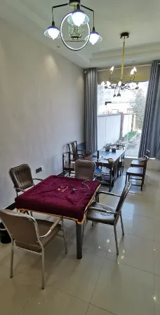 Tongbai Shengshi Business Hotel