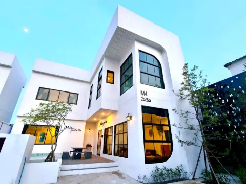 M4-Medina Pool Villa-Bangsaen