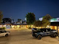 El Patio Inn - Near Universal Studios Hollywood - parking