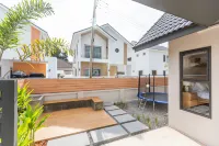 Hey! Lanna - Chic 3-Bedroom Oasis with Pool!