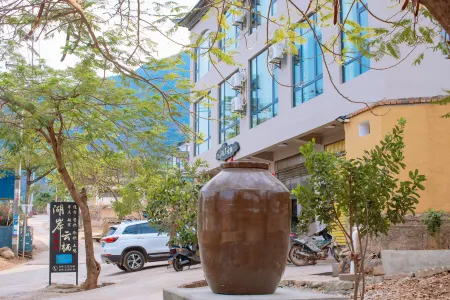 Lakeside Yunxi Hotel