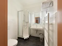 Hotel Lucia Hotels near 16. Ottakring