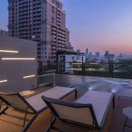 Passa Hotel Bangkok Отели рядом с достопримечательностью «Христианская школа Св.Иосифа»