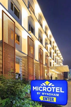 Microtel by Wyndham Acropolis Отели рядом с достопримечательностью «Манила COD I.T. Building»