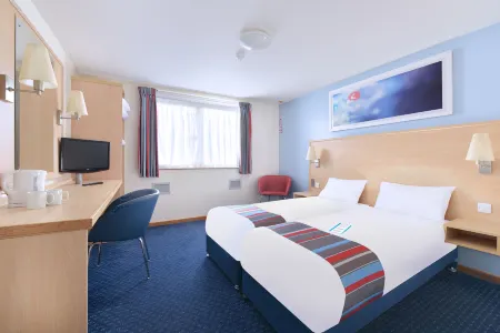 Travelodge Cheltenham Отели в г. Ли