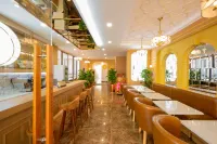 La Fleur Premium Central Apartment Hotel