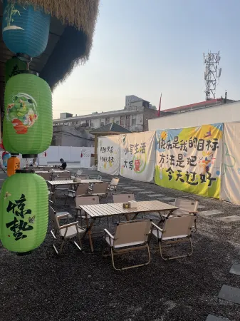 Fongshan Courtyard (Lvliang Lishi Longfeng North Street) Отели рядом с достопримечательностью «Feng Mountain Temple»
