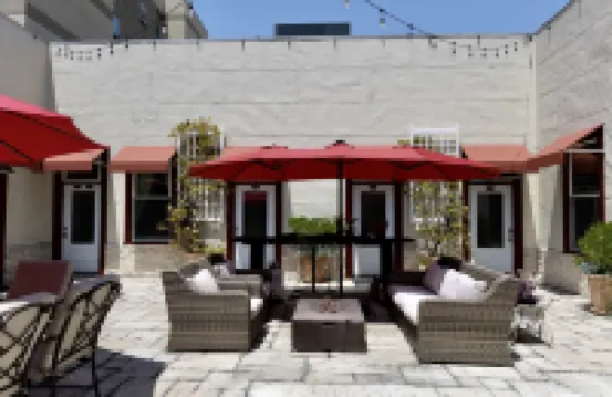 Oaktown Roost Hotels near Oakland Convention Center