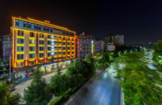 西雙版納景洪新友達酒店（曼聽公園潑水廣場店） 鄰近江邊夜市的酒店