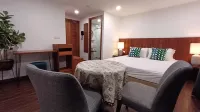 Sling & Stone Mountain Suites