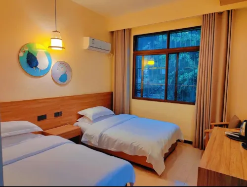 Shifang Yinghua Youyi Hotel