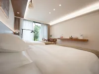 Halfhill Moments Hotels in Shennongjia