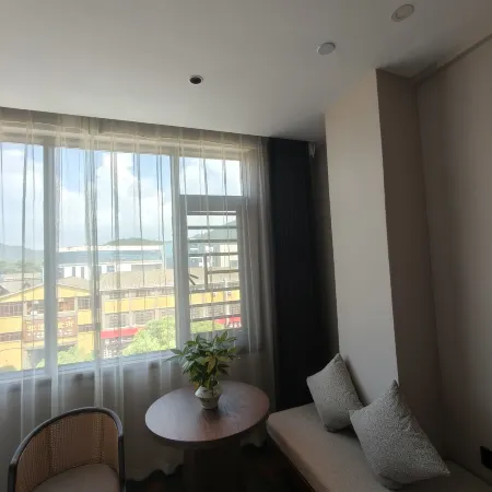 Shaoshan Yujia light luxury Hotel