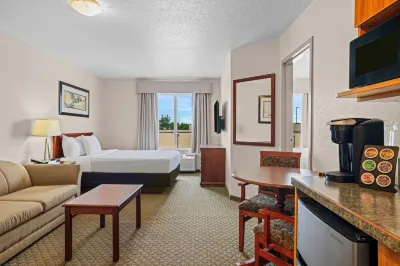 Days Inn & Suites by Wyndham Winkler Hotel di 