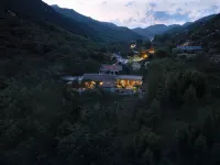 Yimeng Suji Caoshe (Mengshan Renjia Scenic Area)