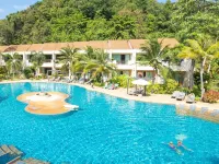 Hotel and Beach Bungalow at Lanta Resort Hotels near Long Beach