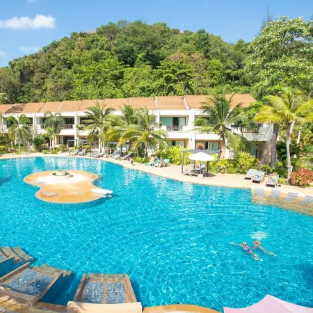 Hotel and Beach Bungalow at Lanta Resort