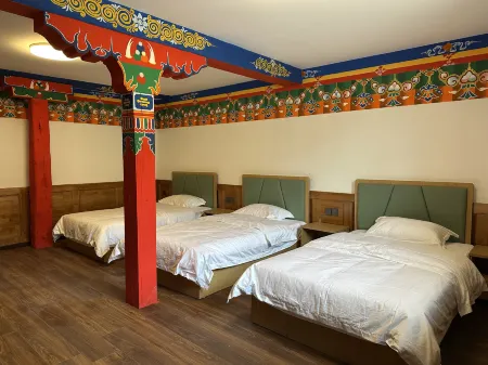 Yushangzangge Homestay (Reyu) Отели в г. Бяньба