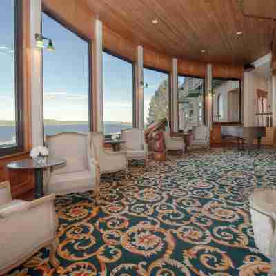 Painter's Lodge Hotel Exterior