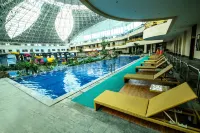 Sanmenxia Gaoyangshan Soscia International Hote - مسبح