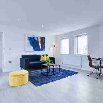 Hybrid Resi - Uxbridge, Free Car or Van Parking, Near London Heathrow Airport Rooms