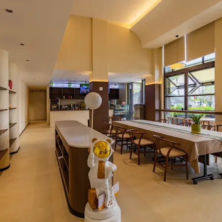 Quxiang Yazhu Chufeng Courtyard Homestay (Jiuge Alley)