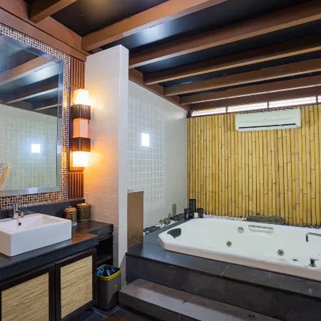 The Langit Duyong Marina Resort Отели рядом с достопримечательностью «Мечеть Абидин»