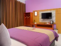 Omah Poer Modern Tropical Villa Hotels in Giri