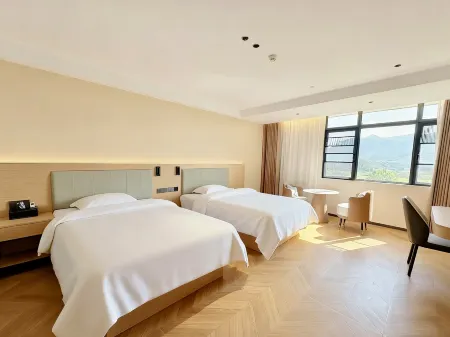 C&M Hotel Отели рядом с достопримечательностью «Crown Cave»