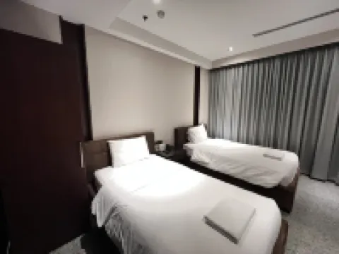 Sukhothai Hotel and Residence Hotels near MRT-Sutthisan