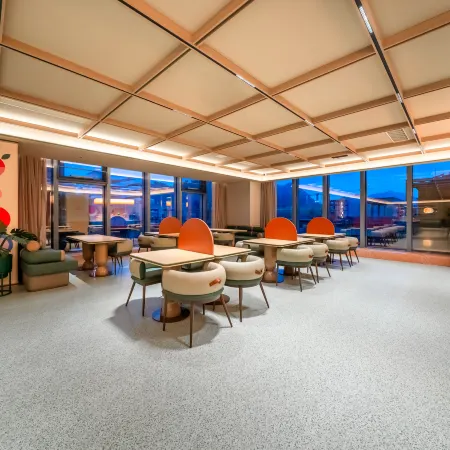 Orange Hotel (Liupanshui High-Speed Rail Station Renmin Square Branch)