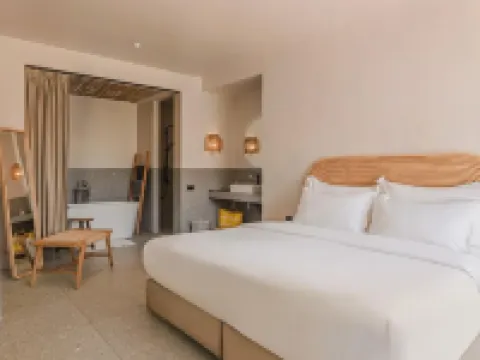 Cara Cara Resort Koh Larn Hotels near Tawaen Beach