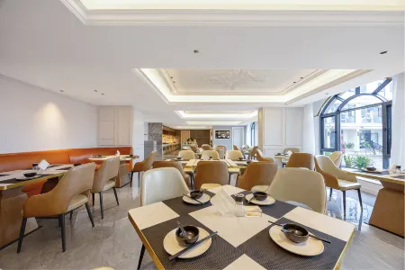 Vienna International Hotel (Yibin Jiang'an) Отели рядом с достопримечательностью «Colorful Waterfall»