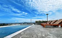 โรงแรมเดอะ ซิกส์ทีนท์ ในยาง บีช - รถรับส่งสนามบินฟรีตามตารางเวลา - สระว่ายน้ำบนดาดฟ้า